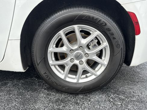 Used 2023 Chrysler Pacifica Touring-L image 20