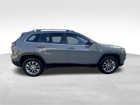 Used 2020 Jeep Cherokee Latitude Plus w/ Comfort/Convenience Group image 3