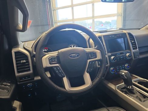 Used 2019 Ford F150 Lariat w/ Equipment Group 502A Luxury AWD/4WD image 19
