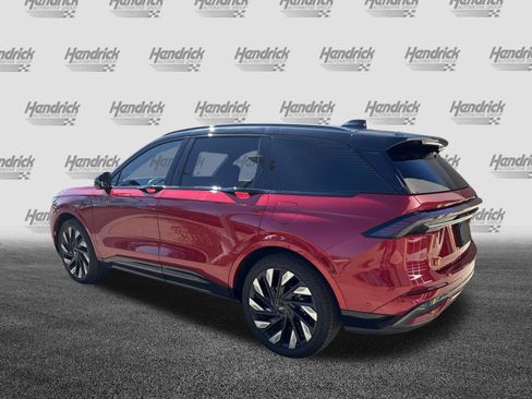 Used 2024 Lincoln Nautilus Reserve w/ Equipment Group 202A image 8