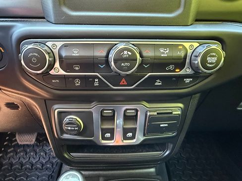 Used 2021 Jeep Wrangler Sport AWD/4WD image 21