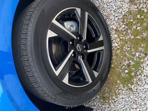 Used 2025 Nissan Sentra SV image 16