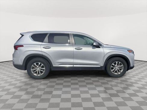 Used 2019 Hyundai Santa Fe SE image 4