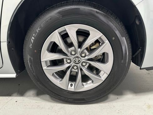 Used 2025 Toyota Sienna LE FWD image 66