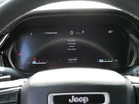 Used 2023 Jeep Grand Cherokee Limited w/ Luxury Tech Group II image 21