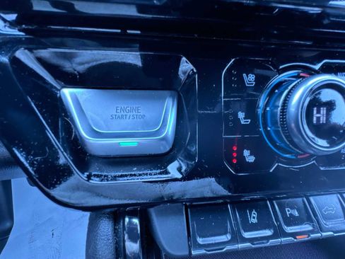 Used 2024 GMC Sierra 2500 AT4 w/ AT4 Preferred Package image 17