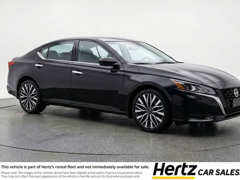 Used 2025 Nissan Altima 2.5 SV FWD image 1