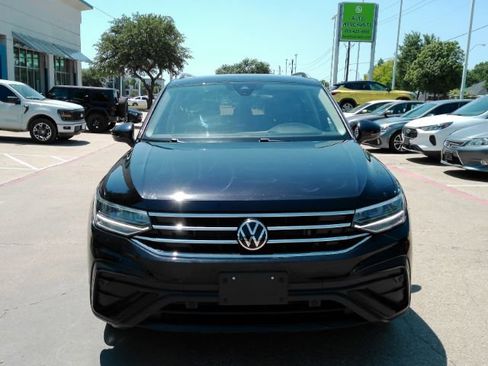 Used 2023 Volkswagen Tiguan SE w/ Panoramic Sunroof Package AWD/4WD image 2