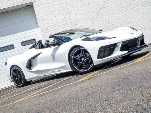 Used 2024 Chevrolet Corvette Stingray Preferred Conv w/ Battery Protection Package RWD image 2