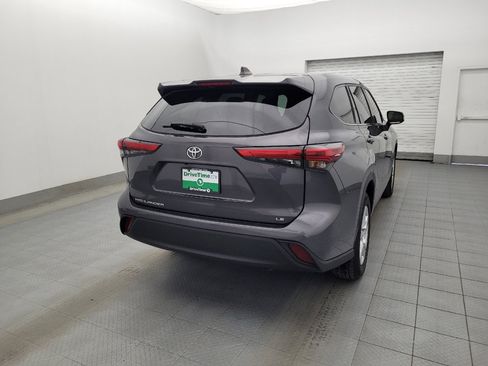 Used 2022 Toyota Highlander LE image 7