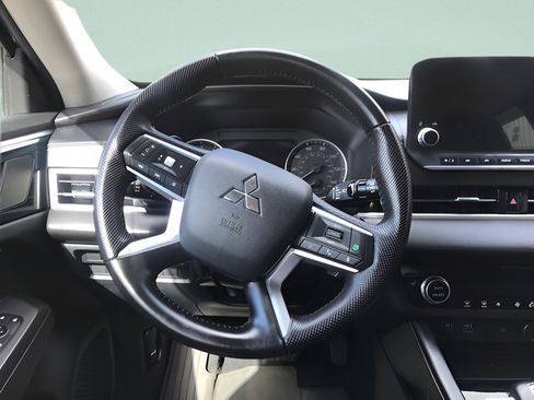 Used 2022 Mitsubishi Outlander SE AWD/4WD image 15