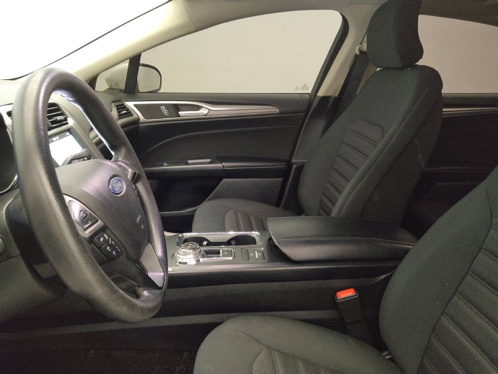 Used 2019 Ford Fusion SE FWD image 17