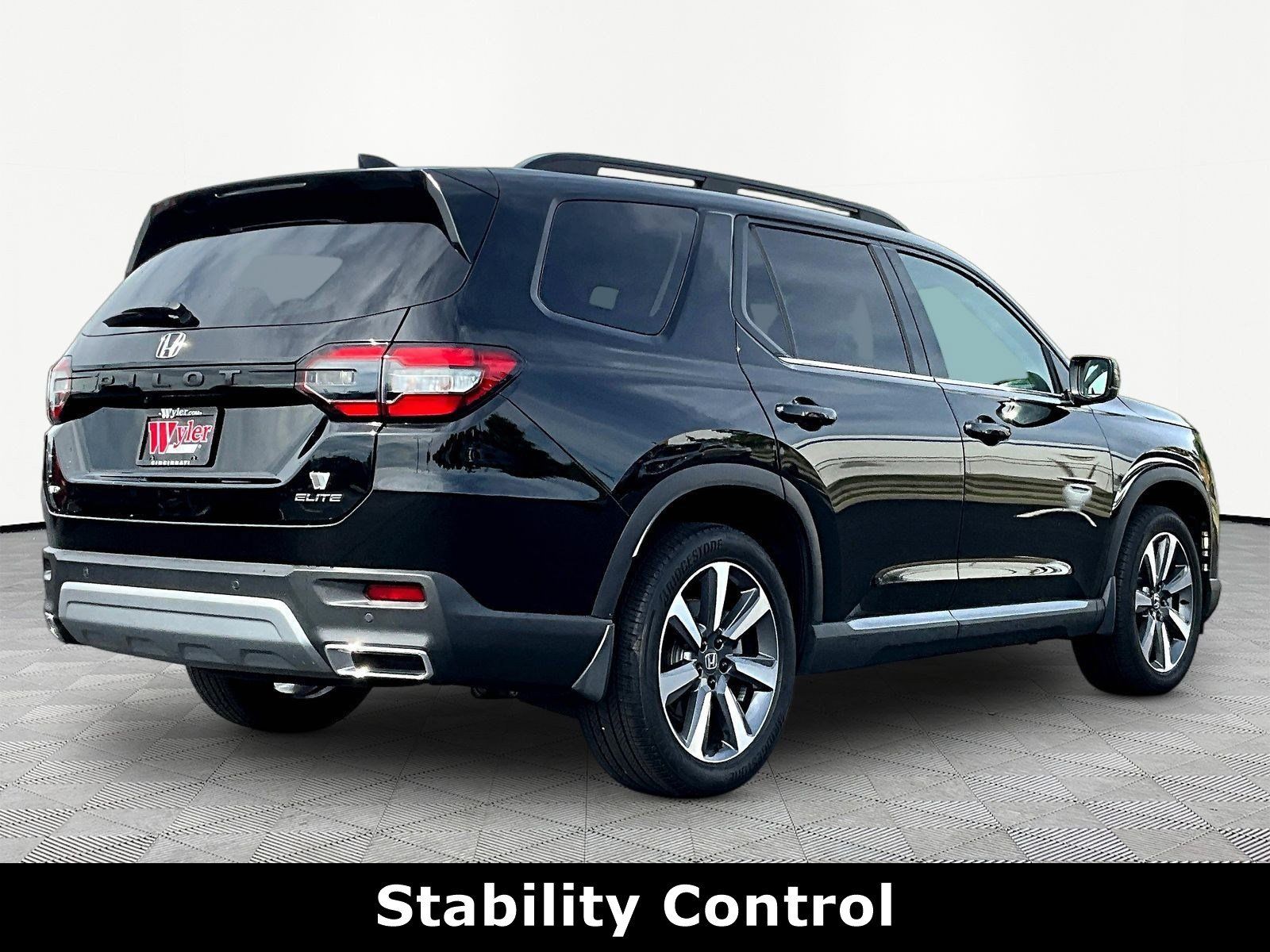 Used 2025 Honda Pilot Elite image 6
