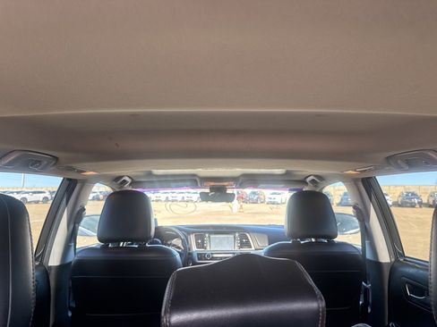 Used 2018 Toyota Highlander XLE image 26
