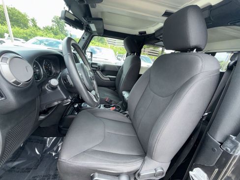 Used 2018 Jeep Wrangler Sport AWD/4WD image 13