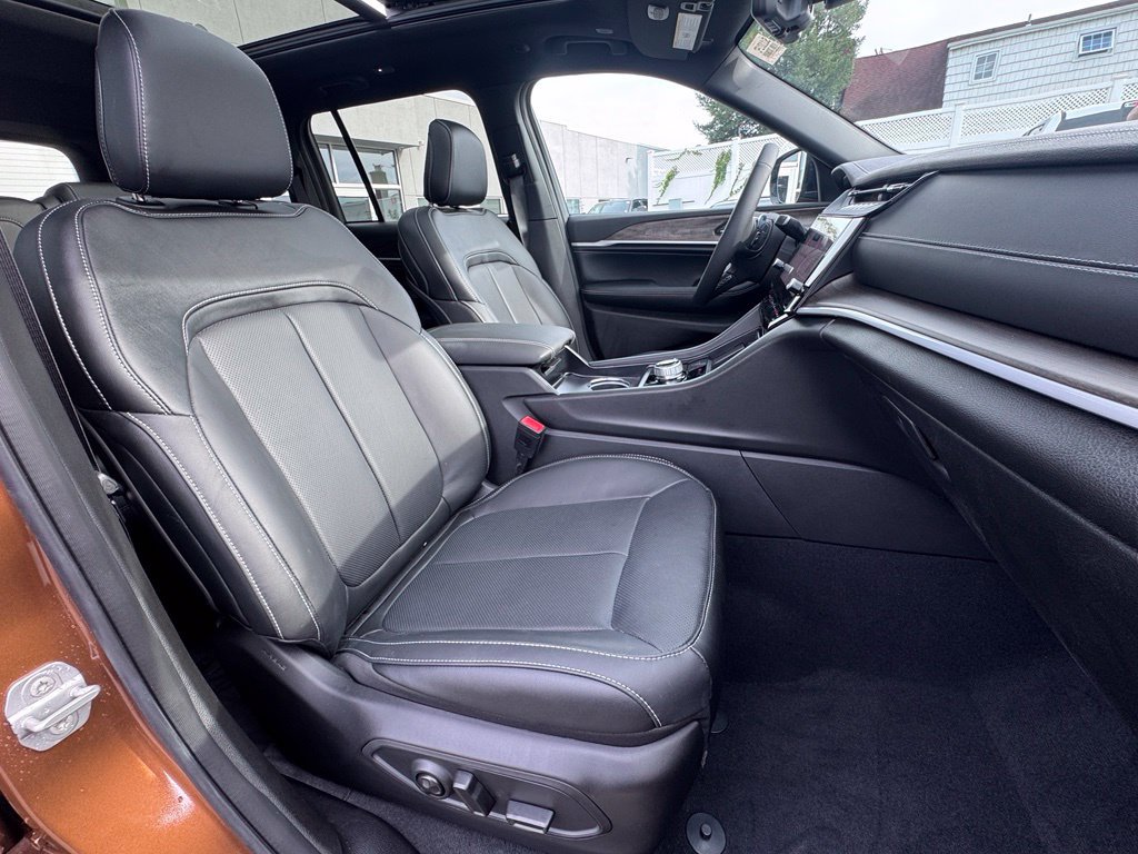 Used 2026 Jeep Grand Cherokee Limited AWD/4WD image 18