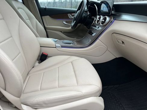 Certified 2022 Mercedes-Benz GLC 300 4MATIC image 36