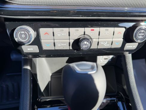 New 2026 Jeep Compass Limited image 16