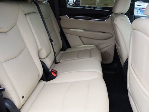 Used 2018 Cadillac XT5 FWD image 27