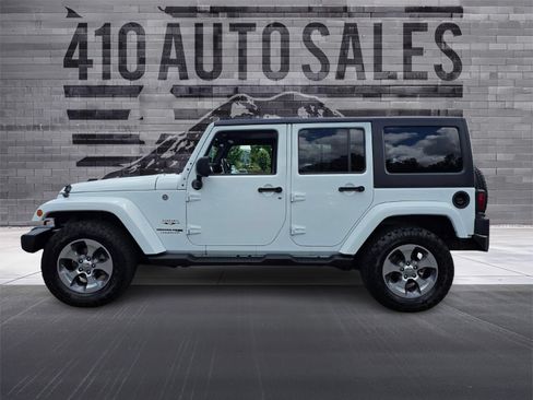 Used 2018 Jeep Wrangler Unlimited Sahara w/ Connectivity Group AWD/4WD image 7