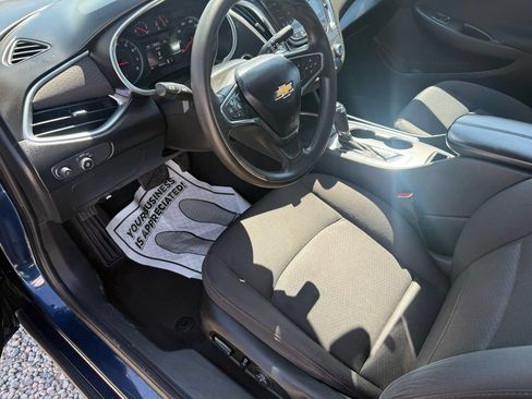Used 2020 Chevrolet Malibu LT FWD image 32