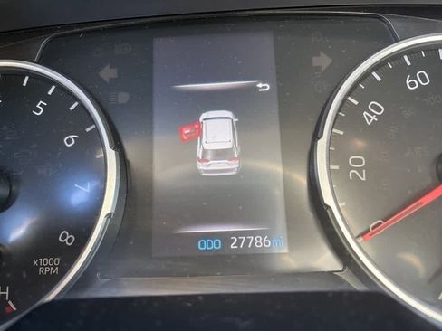 Used 2022 Toyota RAV4 XLE Premium image 13