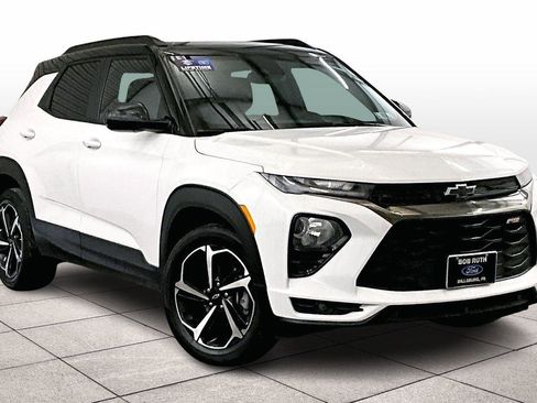 Used 2023 Chevrolet TrailBlazer RS w/ Sun and Liftgate Package image 2