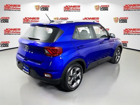 Certified 2024 Hyundai Venue SEL image 17