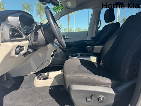 Used 2021 Chrysler Pacifica Touring w/ Cold Weather Group AWD/4WD image 10