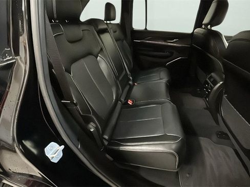 Used 2024 Jeep Grand Cherokee Overland image 14