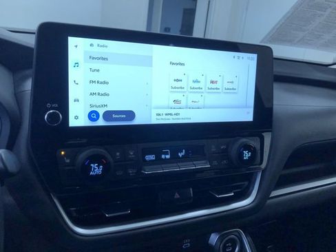 Certified 2025 Toyota Grand Highlander AWD image 30