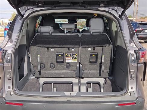 Used 2024 Toyota Sienna XLE image 13