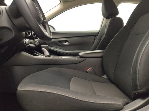 Used 2025 Nissan Sentra SV FWD image 17