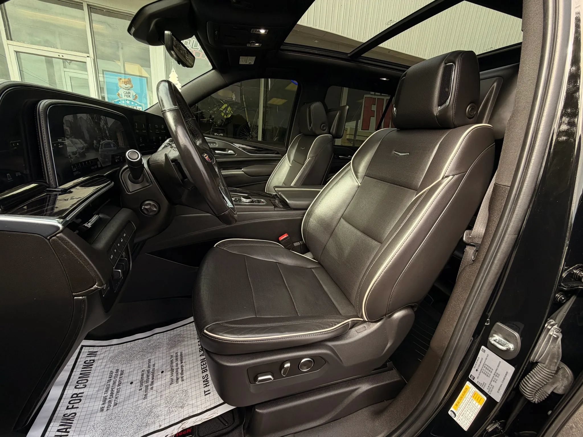 Used 2021 Cadillac Escalade Sport w/ LPO, ONYX Package AWD/4WD image 9