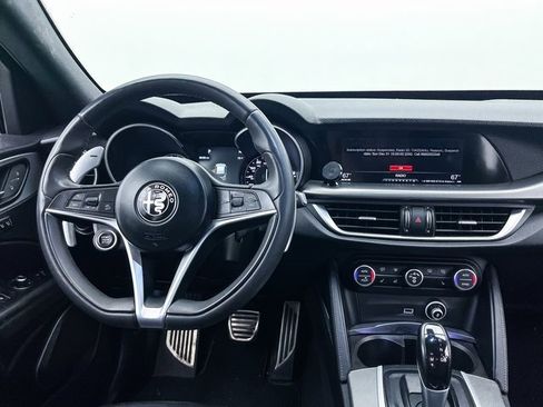 Used 2018 Alfa Romeo Stelvio Ti Sport image 3