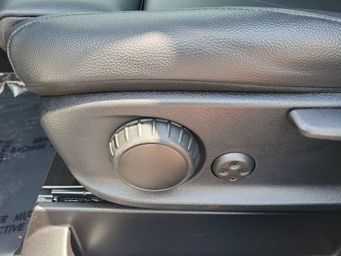 Used 2022 Mercedes-Benz GLB 250 4MATIC w/ Premium Package Lite image 14
