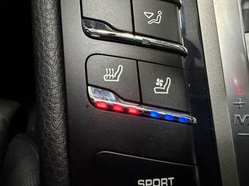 Used 2016 Porsche Panamera S image 28