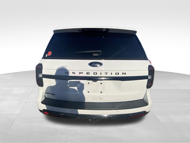 Used 2024 Ford Expedition Limited AWD/4WD image 3