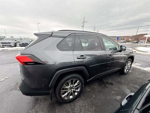 Used 2023 Toyota RAV4 XLE Premium image 9
