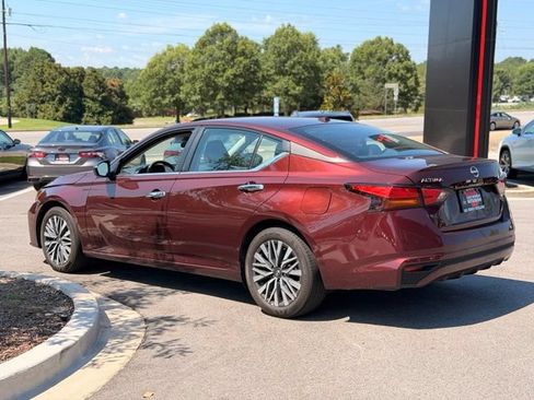 Used 2025 Nissan Altima 2.5 SV FWD image 9