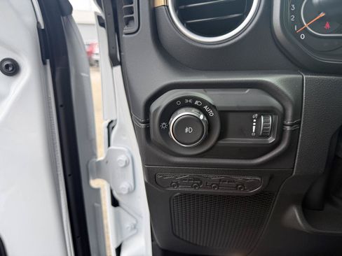 New 2026 Jeep Wrangler Unlimited Sahara AWD/4WD image 17