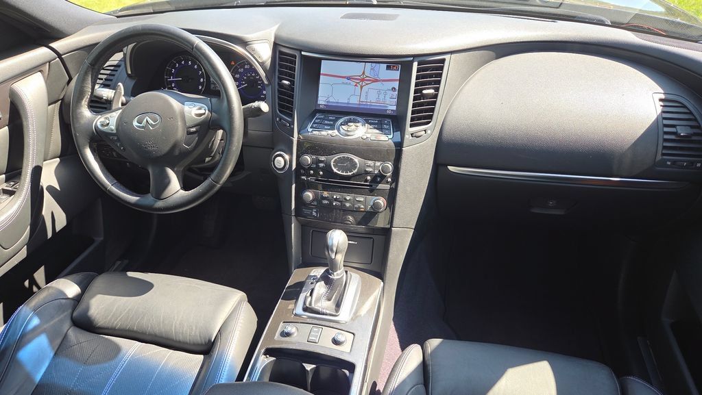 Used 2017 INFINITI QX70 AWD w/ Premium Package image 16