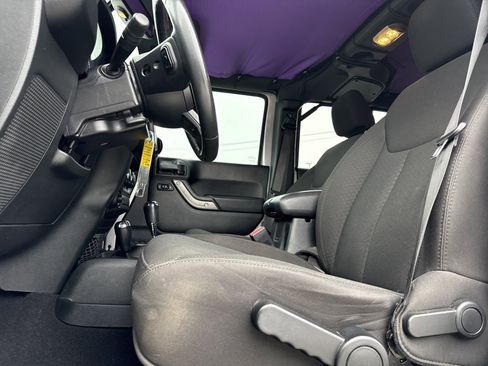 Used 2018 Jeep Wrangler Unlimited Sport S image 15