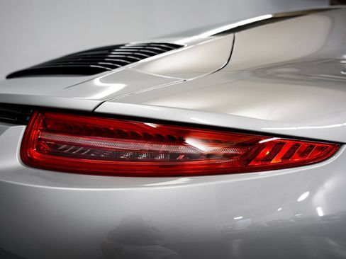Used 2015 Porsche 911 Carrera GTS RWD image 38