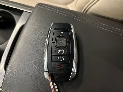 Used 2019 Lincoln MKZ Reserve FWD image 17