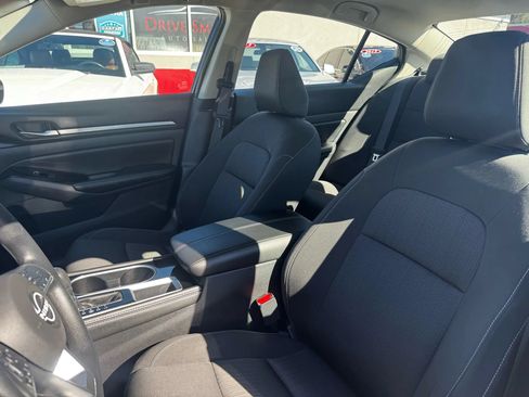 Used 2023 Nissan Altima 2.5 SV FWD image 11