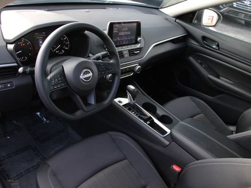 Certified 2025 Nissan Altima 2.5 S FWD image 4