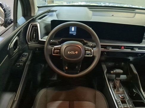 Used 2025 Kia Sorento LX FWD image 15