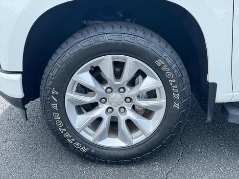 Used 2019 Chevrolet Silverado 1500 Custom AWD/4WD image 9