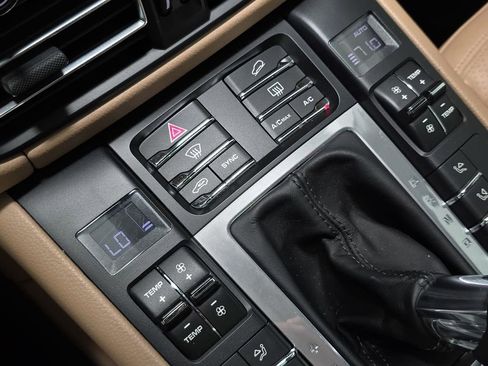 Certified 2019 Porsche Macan AWD/4WD image 19